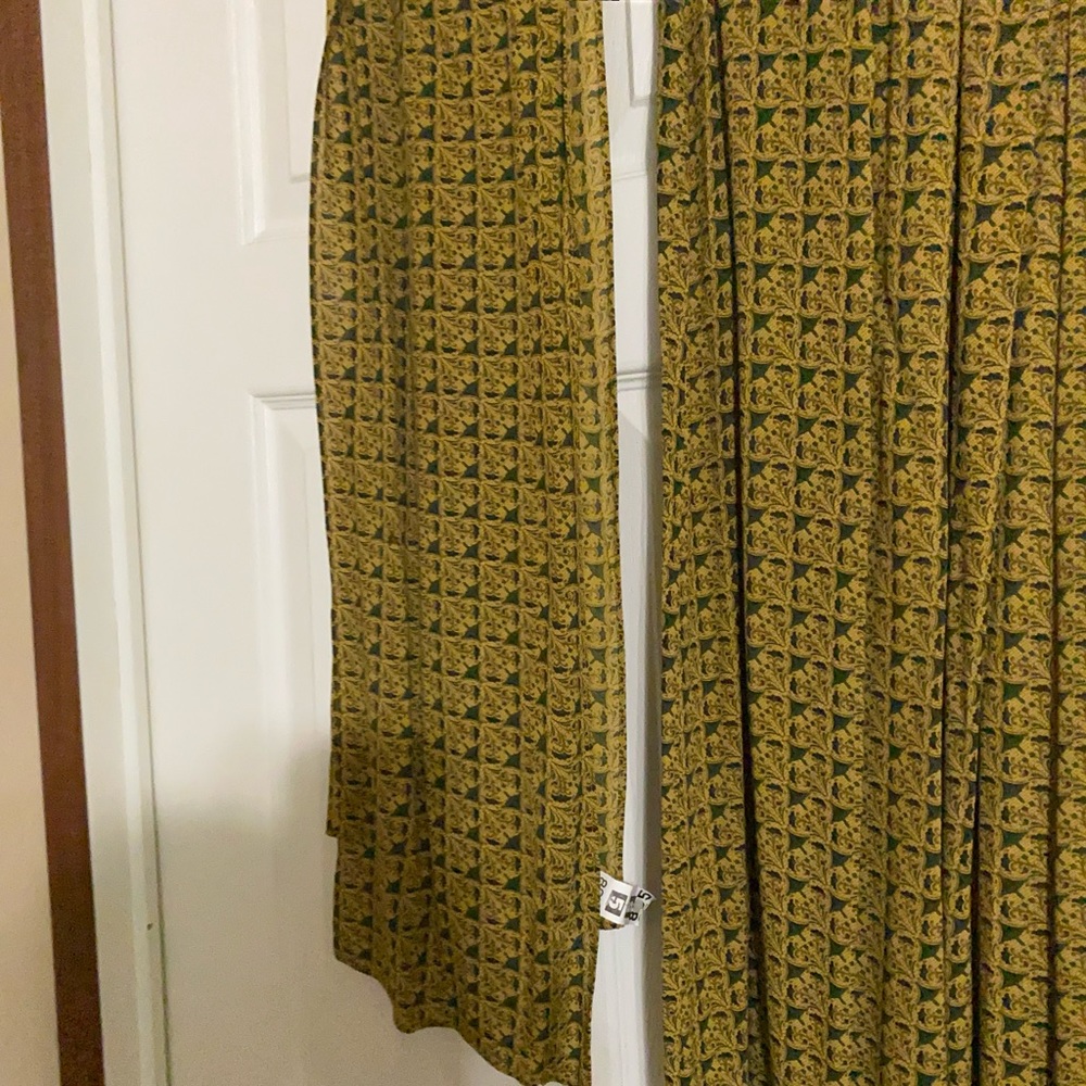 Skirt  top  scarf